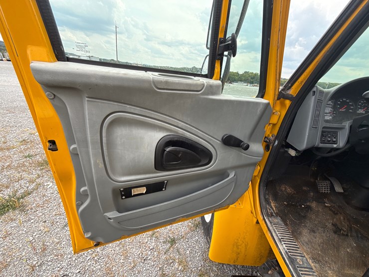 2007-international-durastar-4300-image-15