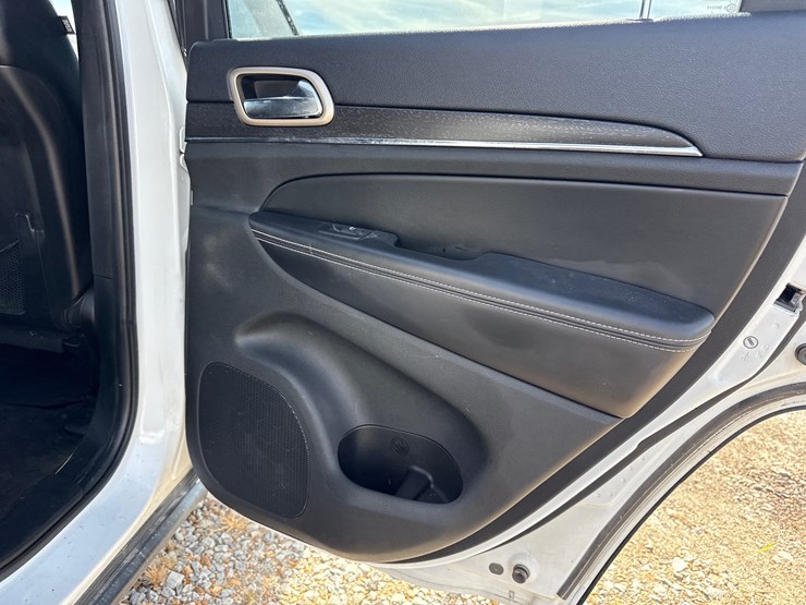 2015-jeep-grand-cherokee-image-21