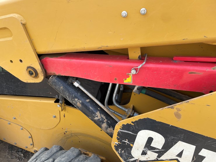 2014-caterpillar-262d-image-9