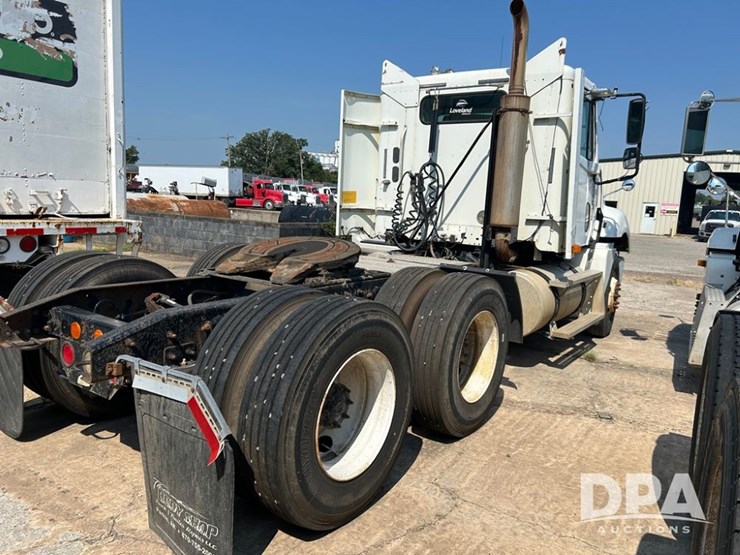 2002-freightliner-columiba-day-cab-truck-(cp0659,-unit-28071)-image-6