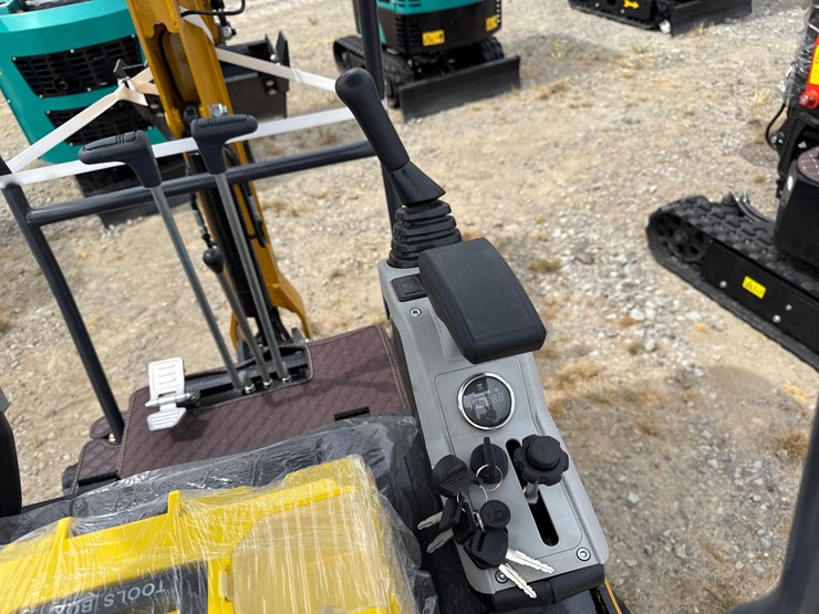 #220-•-#26490-•-unused-cfg-xz20r-mini-excavator-image-22