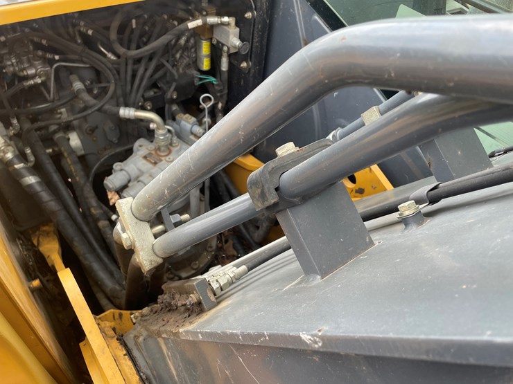 deere-160d-lc-image-43