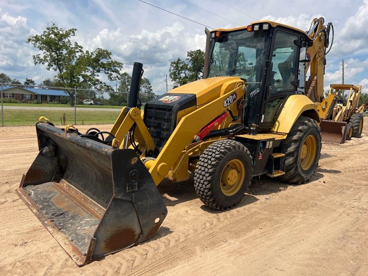 2021-caterpillar-420-image-8