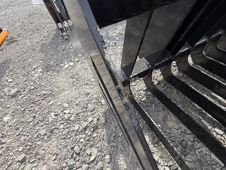 #2000-•-#26340-•-unused-giyi-72"-skid-steer-wood-grabber-cxlkzmq250720-image-11