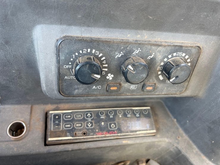 2018-takeuchi-tb290-image-35