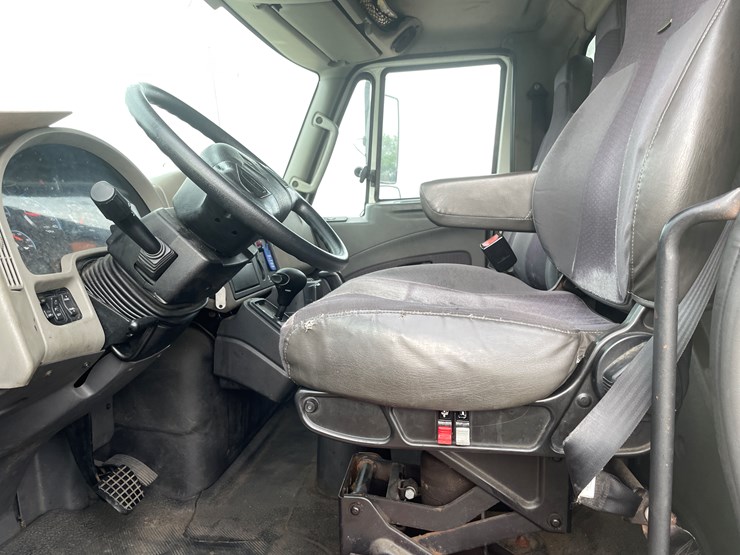 #2104-•-2012-international-4300m7-box-truck-(has-mn-title)-image-27