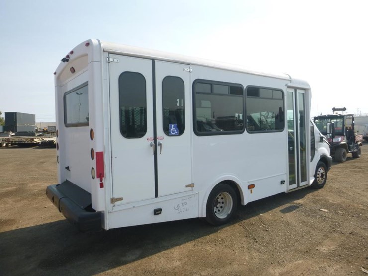 2018-ford-e350-image-4