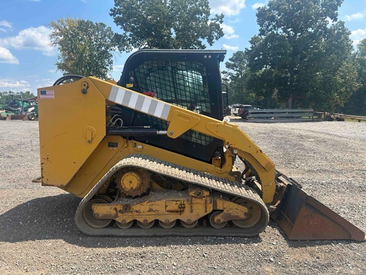 2022-caterpillar-279d3-image-5