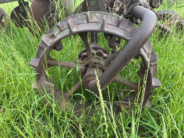 3-bottom-25”-terracing-plow-image-35
