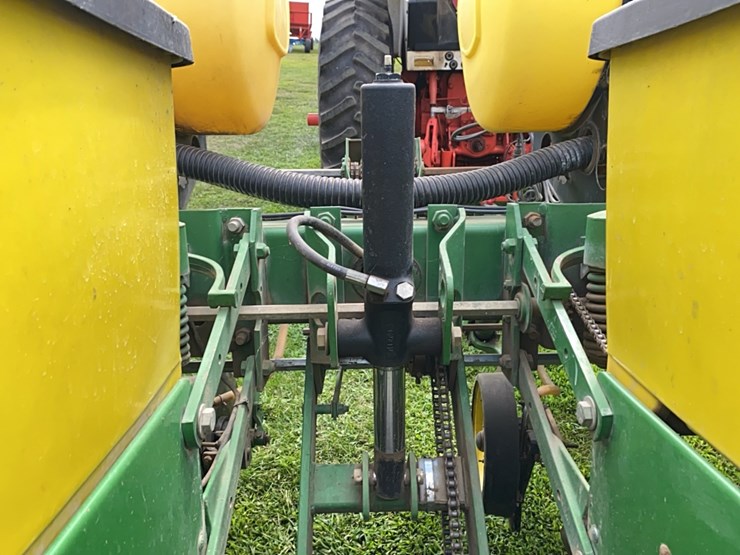 john-deere-1750-image-16