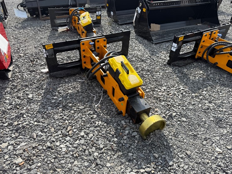 #2000-•-#26323-•-unused-giyi-skid-steer-post-driver-dzc6802507154-image-4