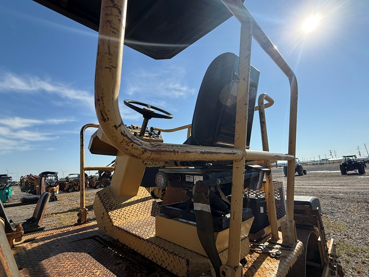 caterpillar-cb-434-image-33
