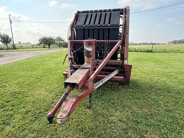 massey-ferguson-560-image-12