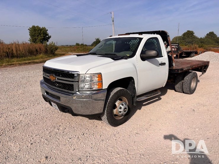 2012-chevrolet-3500-image-1