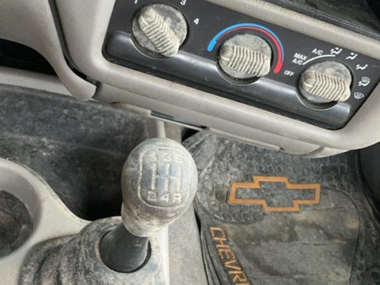 #143-•-2002-chevy-s10-truck-image-31