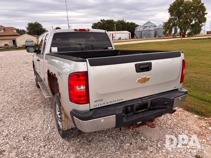 2011-chevrolet-2500hd-image-12