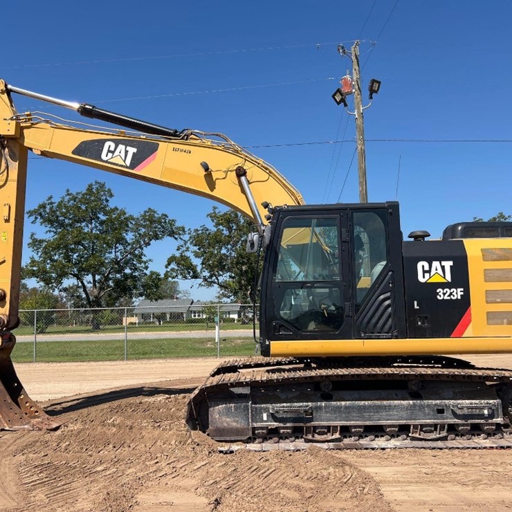 2017 CATERPILLAR 323FL