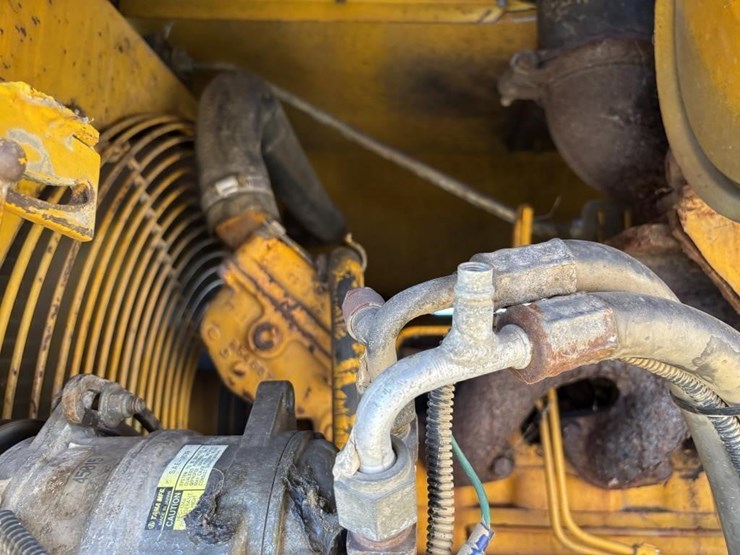 1991-deere-670b-image-54