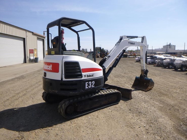 2016-bobcat-e32-image-3