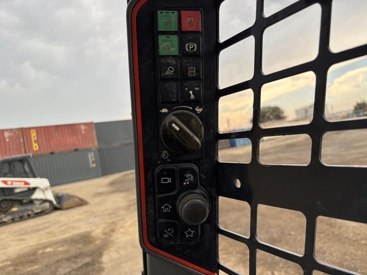 2022-bobcat-t66-image-27