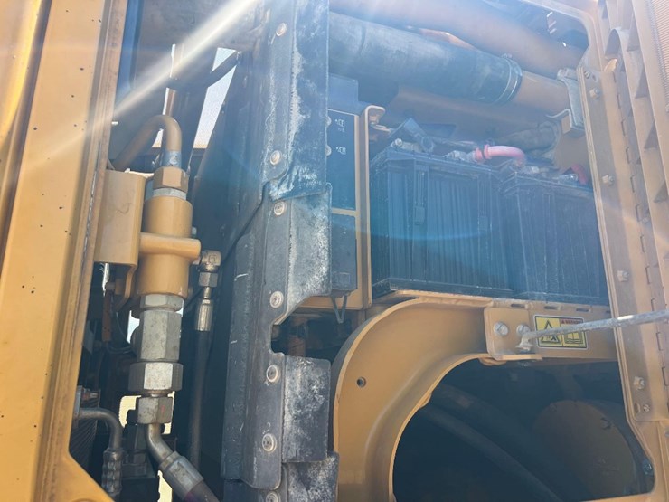 2011-caterpillar-140m2-image-19