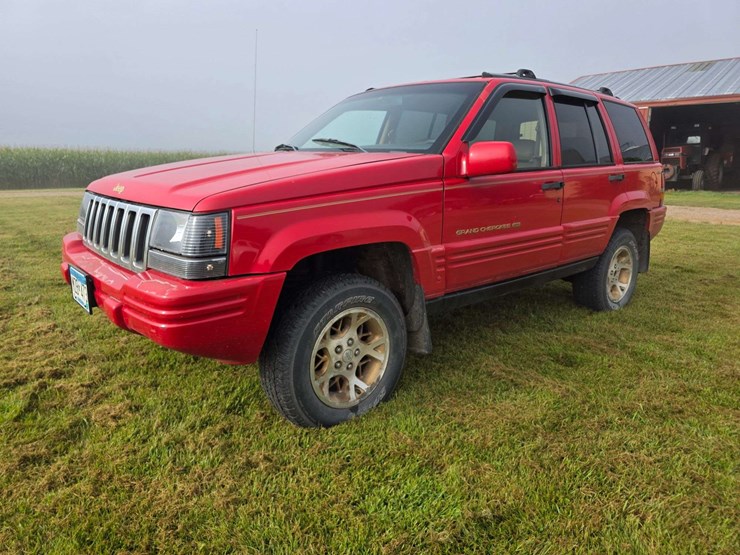 1996-jeep-grand-cherokee-limited-image-1