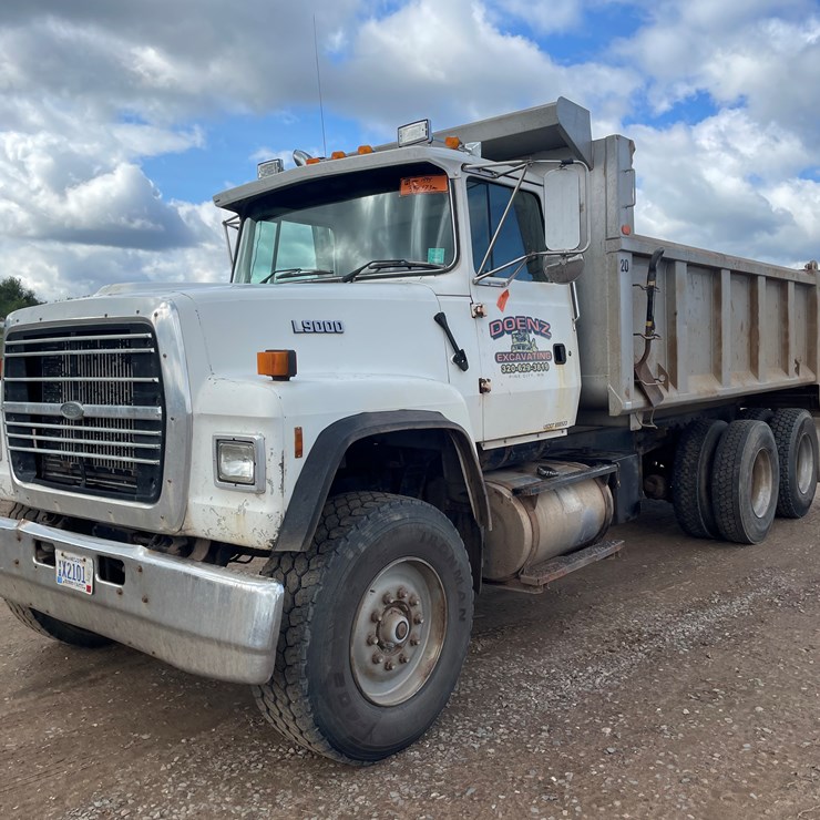 1995 FORD L900