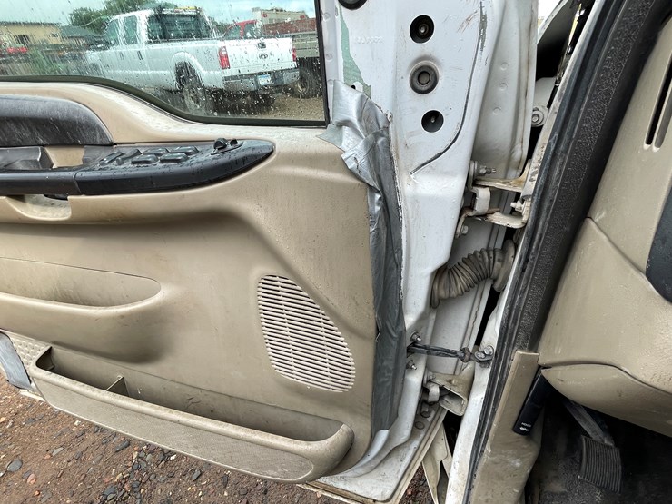 2005-ford-f350-image-32