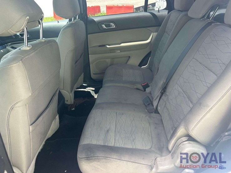 2015-ford-explorer-image-23