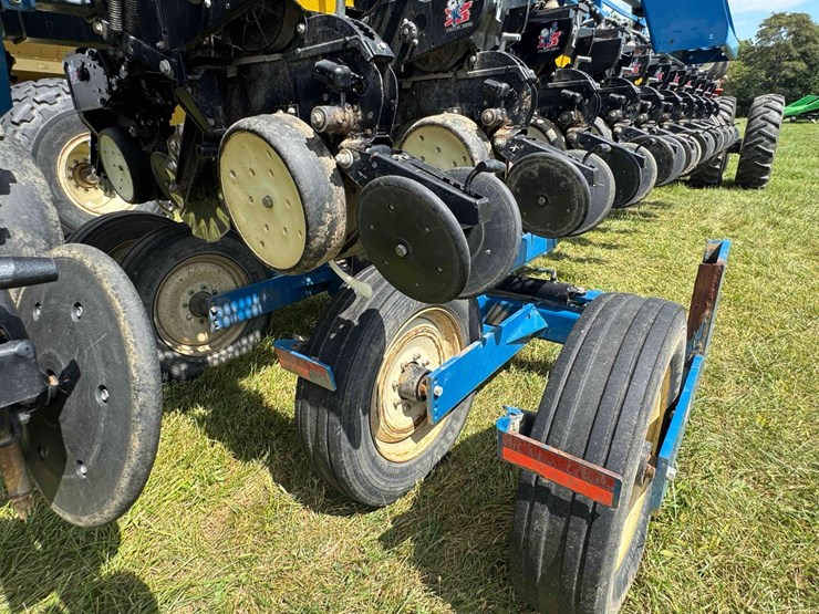 2014-kinze-3600-image-50