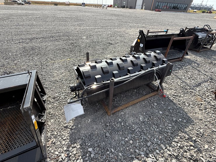 #2000-•-#26271-•-unused-giyi-70"-skid-steer-roller-dysl250786-image-4