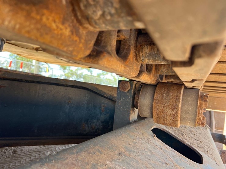 2018-caterpillar-320-image-33