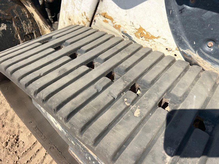 2021-bobcat-t64-image-23