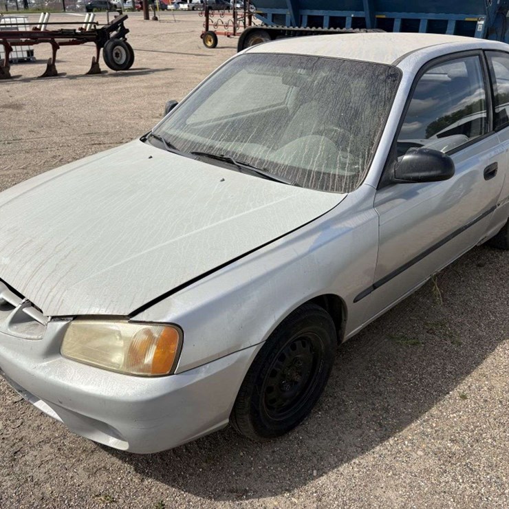 2000 Hyundai Accent, 2 Door, 175/70R13 Tires, 5 Speed Manual, Cloth, Receiver Hitch, 161058 Miles, t