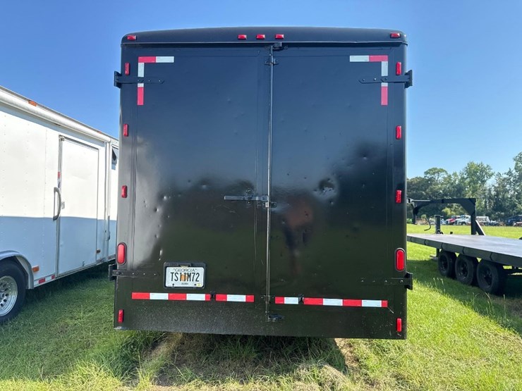 2001-wells-cargo-8'-x-32'-toy-hauler-dbl-axle-trl-image-3