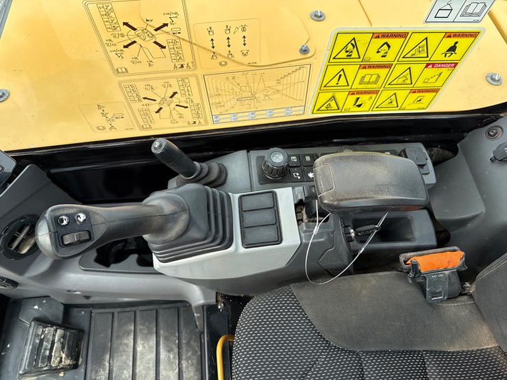 caterpillar-305-image-11