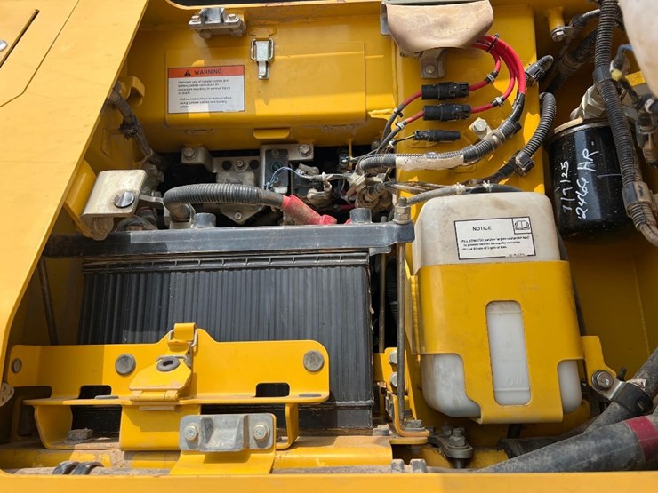2018-komatsu-d51px-24-image-13