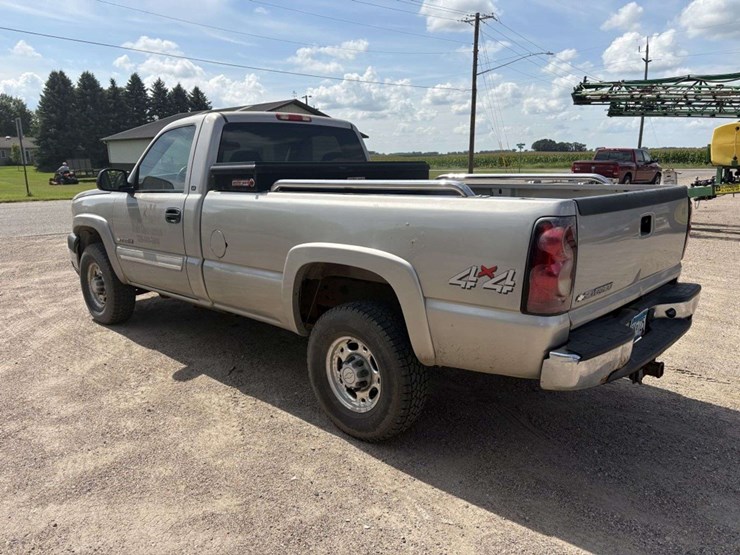 2006-chevy-silverado-2500hd-lt,-4x4,-6.0l,-auto-trans,-reg-cab,-8’-box,-pw,-auto-lights,-power-drive-image-5