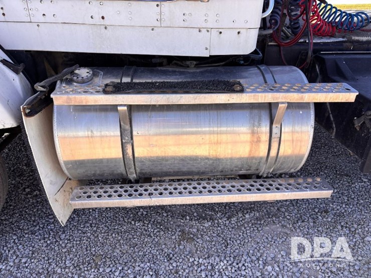 2005-kenworth-t800-image-24
