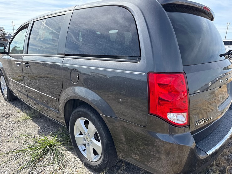 2015-dodge-grand-caravan-image-18