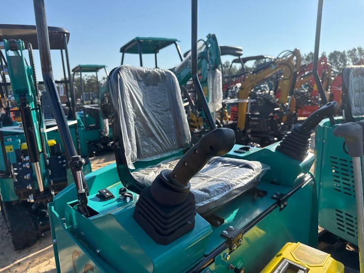 unused-cfg-h15r-excavator-image-10