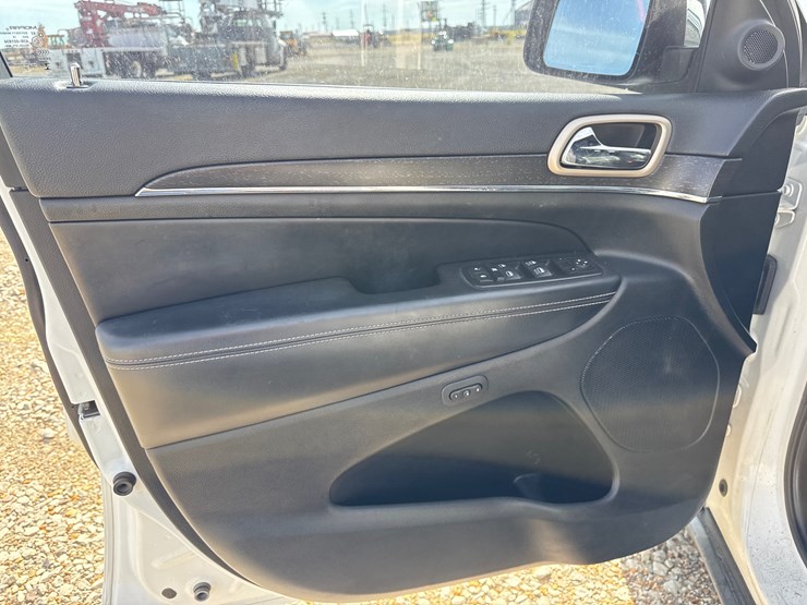 2015-jeep-grand-cherokee-image-26