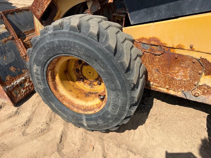 2015-caterpillar-262d-image-9