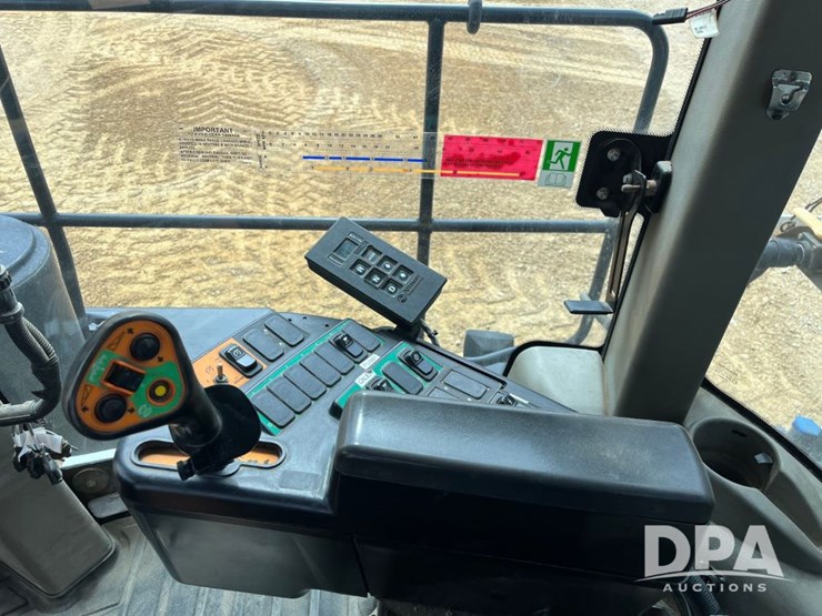 2015-case-ih-titan-4530-image-92
