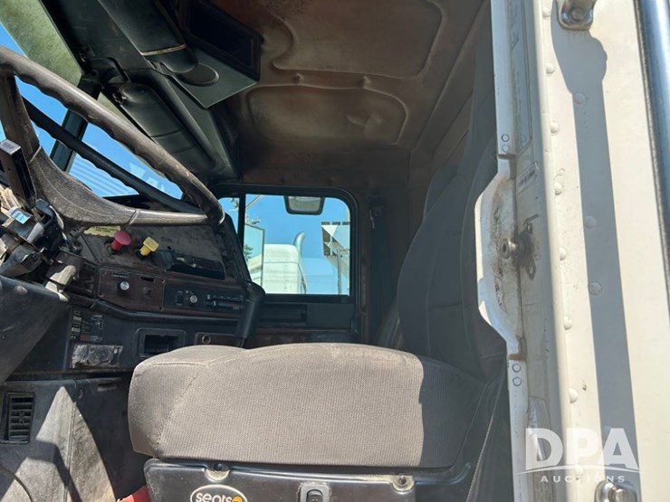 1998-freightliner-dry-tender-truck-(cp0654,-unit-28644)-image-28