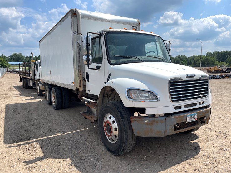 #2008-•-2008-freightliner-business-class-mr-box-truck-(has-mn-title)-image-3