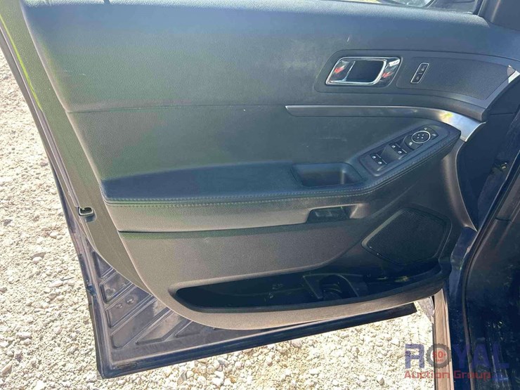 2016-ford-explorer-image-11