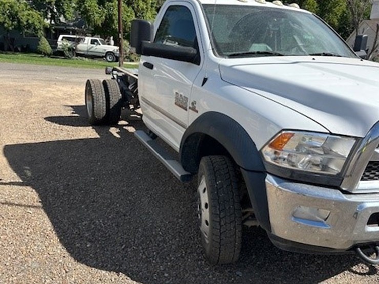 2016-dodge-ram-5500-image-3
