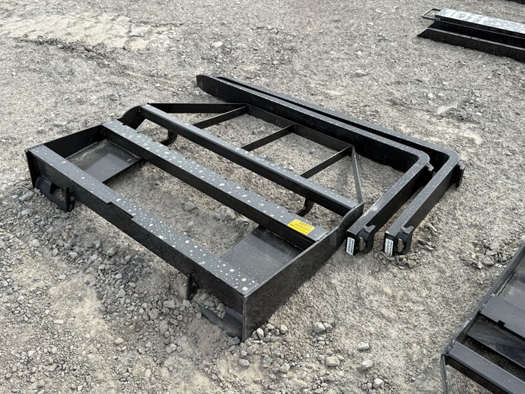 #2000-•-#26514-•-unused-mower-king-sa-skid-steer-forks-image-1