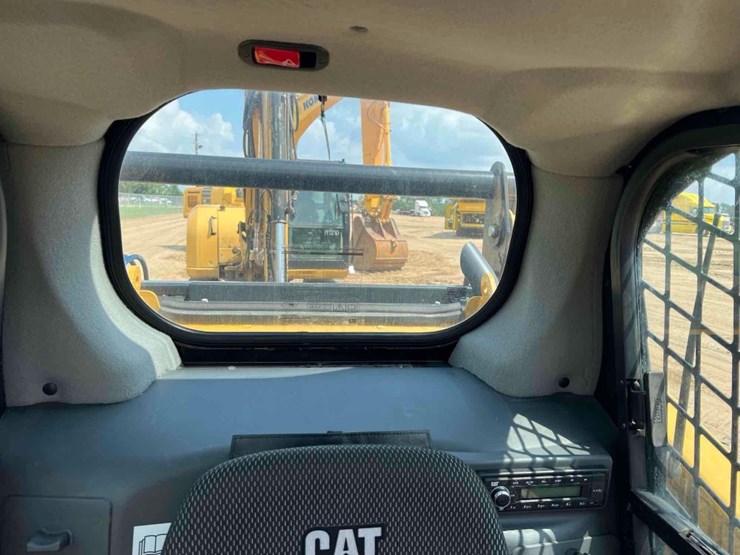 2023-caterpillar-259d3-image-34